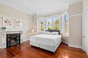 Huge Harbour View Apartment In Historic Home - Image 5