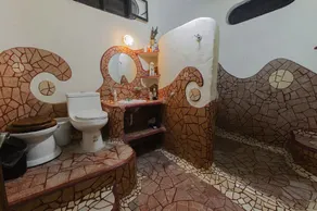 La casa ecológica sesgó el río, con una hermosa vista del canion, - Image 2