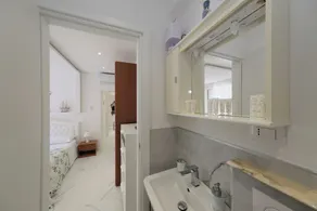 Real Modern Rapallo Retreat 2 Balconies 7-min Walk to Beach Sleeps 6 - Image 5