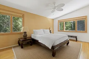 Ultimate Hamptons Luxury - Modern Home in East Hampton - Image 2