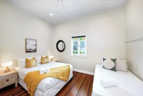 Noosa Hinterland Luxe Farm House - Kin Kin - Pets, Weddings, & Events allowed! - Image 3