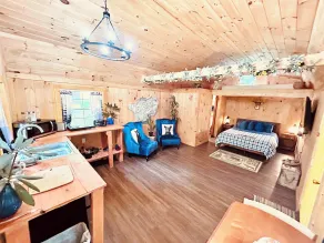 Romantic “BEAR CABIN” In The Woods 30 Min. To Attractions - Image 4