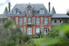 Family chateau in the middle of its large wooded park. - Image 5