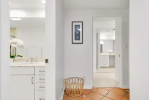 Beautiful apartment in condo with pools, tennis and beach access - Image 3