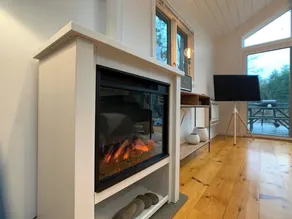 Modern Riverfront Bungalow, Fireplace, 20 min to Hudson & Windham - Image 2