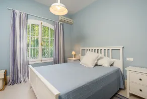Bezauberndes, luxuriöses Einfamilienhaus mit Pool in Strand- und Golfnähe - Image 5