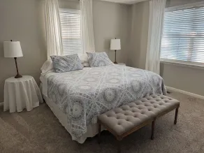 Charming Retreat that offers a peaceful and relaxing setting - Image 2