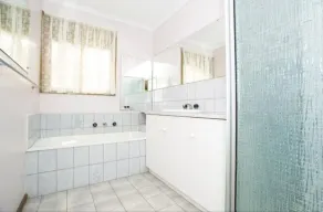 COZY LOVELY LITTLE HOUSE IN WERRIBEE - Image 2
