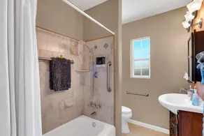 Cozy 3br  2bath with and Fully Fenced Yard ! - Image 3