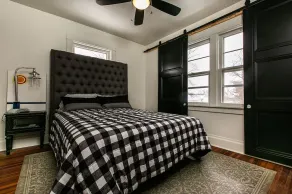 Pool with 5 beds downtown - Image 5