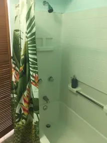 ett sovrum Loftlägenhet i hjärtat av Hilo centrum - Image 4