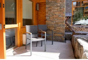 Downtown Banff | Balcony + Rooftop Hot Pools - Image 5
