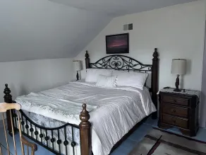 Charming, updated 3 bedroom farmhouse farm stay.  - Image 5