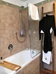 Stilvolles Ferienhaus mit Pool, Whirlpool, direkt beim Strand. Parkplatz, WLAN - Image 2
