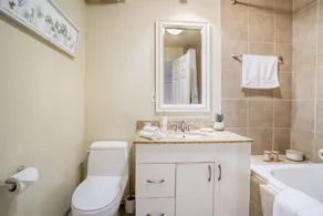 Rustic & Chic 2 Bedroom condo 5min to downtown - Image 2