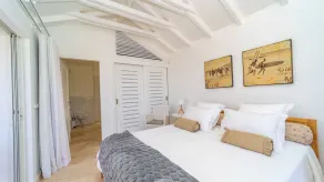 Charming Villa with a Fantastic Ocean View - Image 4