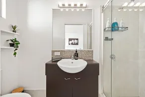 Hidden in New Farm ~ 1 Bed/1 Bath /1 Car/Views! - Image 2