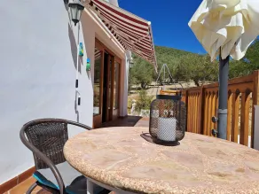 Apartamento rural con vistas a la montaña y piscina compartida - Image 4