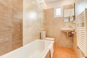Private Villa - Swimming Pool,Jacuzzi and Plungepool set in manicured grounds. - Image 2