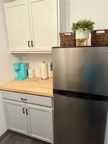 Adorable studio unit with full kitchen - Image 5