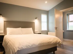 Executive Lakeside Lodge at Mullans Bay - Image 3