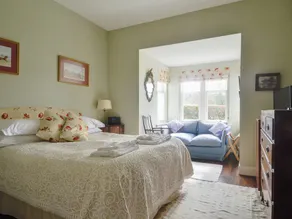 4 bedroom accommodation in Port Appin - Image 3