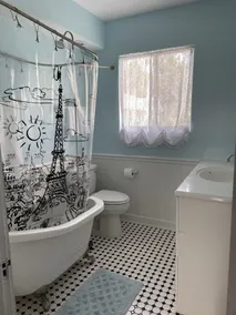 The Painted Lady, a spacious renovated 4BR Victorian - Image 3