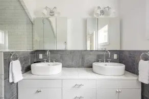 Upper Northwest Spacious Home - 10 minute Walk to the Beach! - Image 3