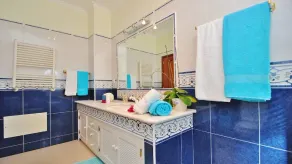 Villa Beach Palace Luxury 5 Bed Villa w/ heated pool, Jacuzzi, 500m Beach AC - Image 3