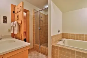 Secluded 2600 sq ft home 15 min from Okemo+Killington - Image 3