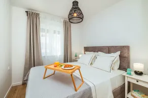 4 Star Apt, 16 m2 Terrace & Some SeaView, 4min walk to beach, 2 private parking - Image 4