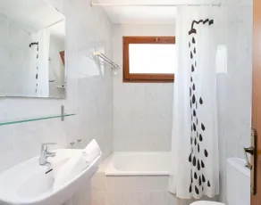 Quiet residential villa in Vidreres - Image 3