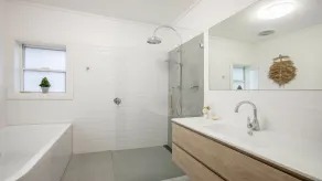Beautiful beach views in popular North Avoca location - Image 3