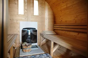 Lakefront Holiday Cottage with Private Terrace and Wi-Fi - Image 3