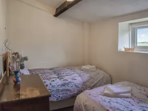 3 bedroom accommodation in Llanddeiniolen, near Bangor - Image 5