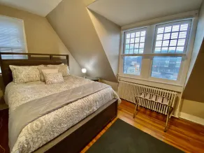 2 Bed/1 Bath Apartment, Fully Stocked Kitchen, Spacious, Premium City Location - Image 5
