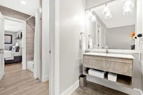 Modern, newly renovated condo overlooking - Image 4