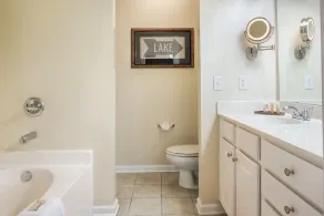 Lakeside Bliss: 3BR Suite at Wyndham Lake Marion - Image 4