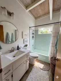Charming, light-filled home - walk to the beach! - Image 3