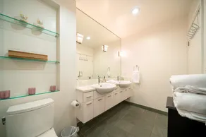 Vraiment impressionnante 18e 2BR Superficie / 2BA W / Vues sur l'océan à couper le souffle! - Image 4