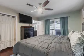 Lakefront Home • Game Room • Boats • Sleeps 12 - Image 5