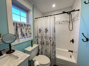Pet Friendly Carriage House Walkable to Beach - Image 5
