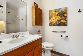 Spacious Red Oak Cottage at Fall Farm - Image 3