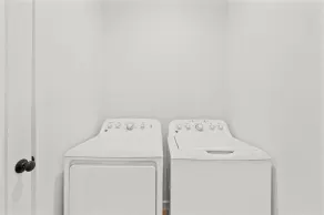 Modern 4 Bed/3.5 Bath Farmhouse Steps to Downtown CF! - Image 2