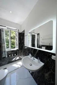 Real Modern Rapallo Retreat 2 Balconies 7-min Walk to Beach Sleeps 6 - Image 4