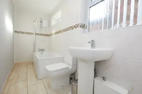 2 Bed Derby House- Parking - Rolls Royce - Image 4