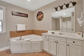 Dog-Friendly Cabin Near Silver Dollar City, Onsite Golf Course & Free Tickets - Image 4