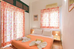 Dora: Holiday House with 2 bedrooms, shared pool,100m from the beach - Image 4