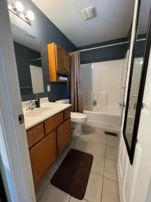 comfy, open floorplan within walking distance of Maplewood - Image 5