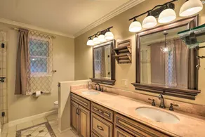 Roamer's Respite - A Prime Location with Scenic Views For Your Ultimate Retreat - Image 2